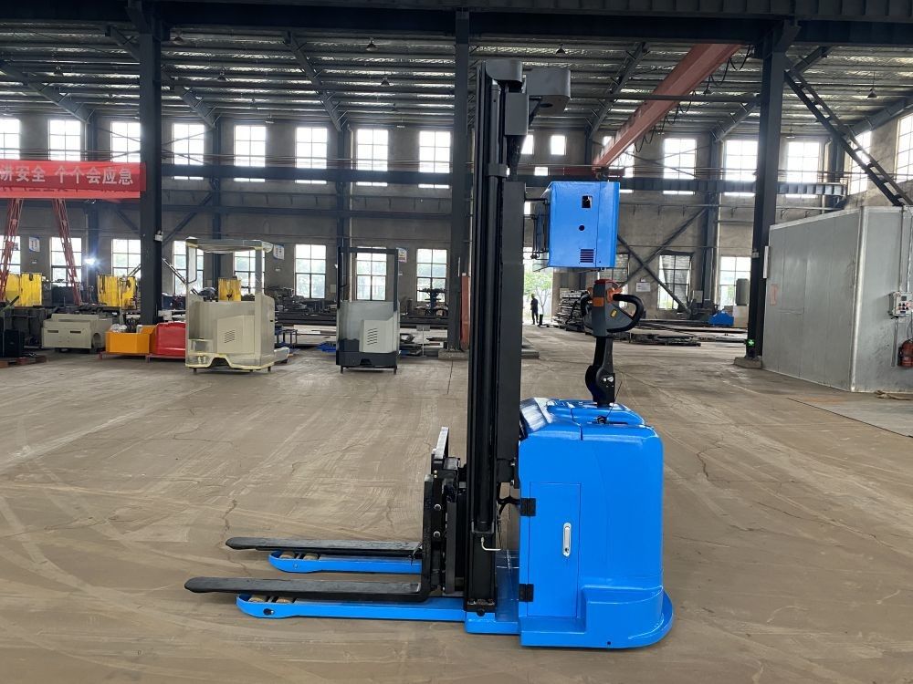 Non-standard Customization 2000 KG  Electric Stand On Forklift Bule Seated Type With Solid PU Tire