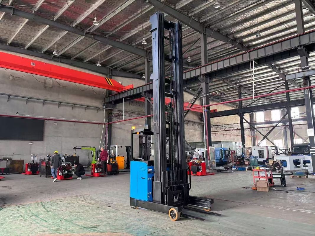 Polyurethane Tire Type Electric Stacker Lifter with 2 Tons Rated Load and 13500 mm Height Increase