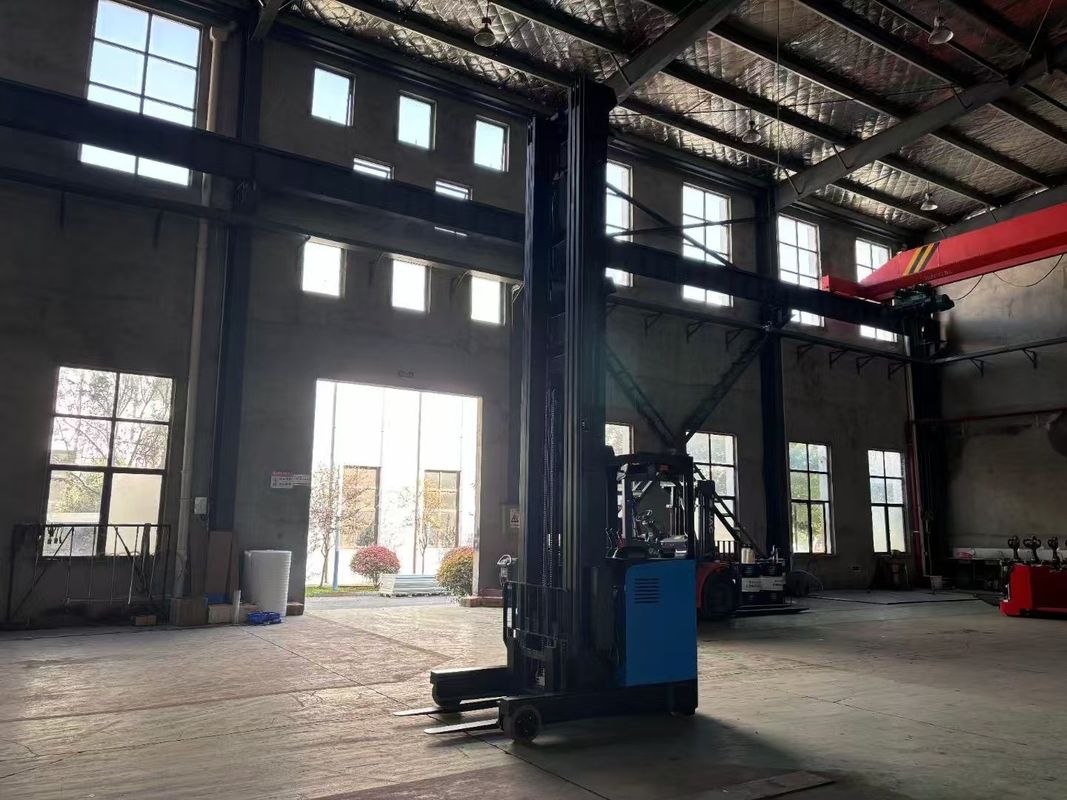 Electric Reach Forklift Height Increase 13500 Mm Rated Load 2 Tons 2000 KG 48V 500AH