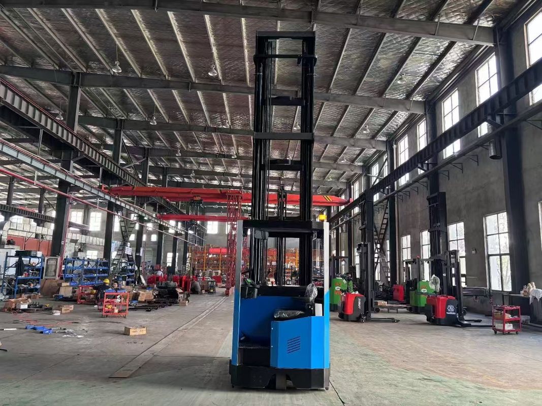 Side Seated Electric Reach Forklift with 2000 kg Rated Load Capacity and 13.5 Meters Height